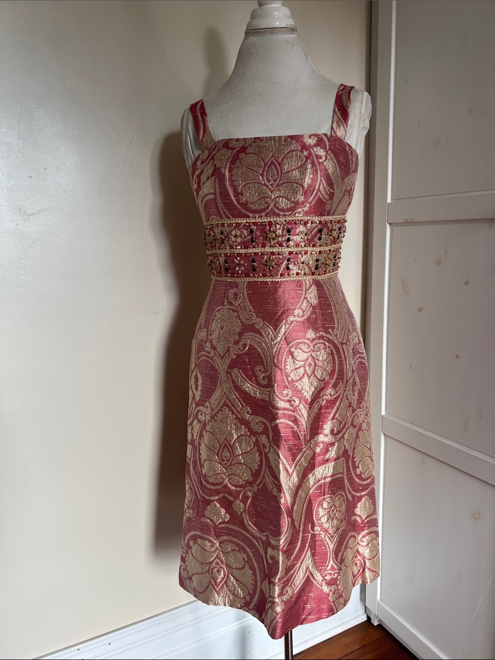 Kay Unger 100% Silk Brocade Beaded Cocktail Dress Pink Gold Sheath Sz 4